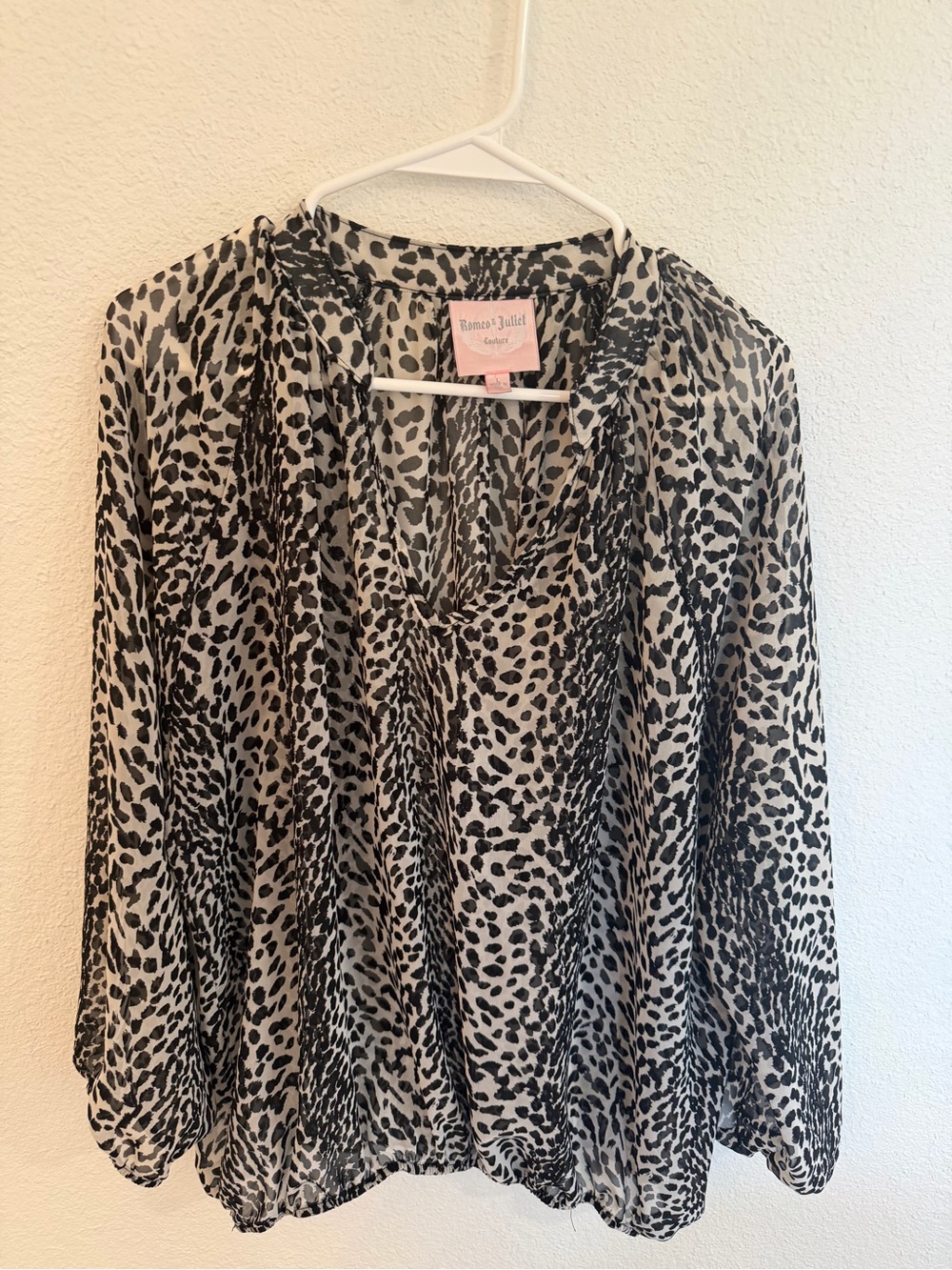 Romeo & Juliet Couture Black and Cream Leopard Print V-Neck Blouse